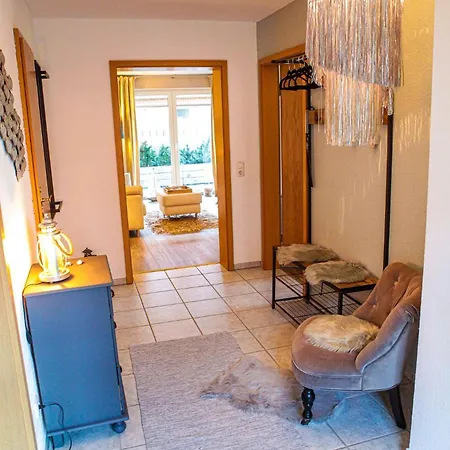 Liebevoll-eingerichtete-wohnung-mit-terrasse *