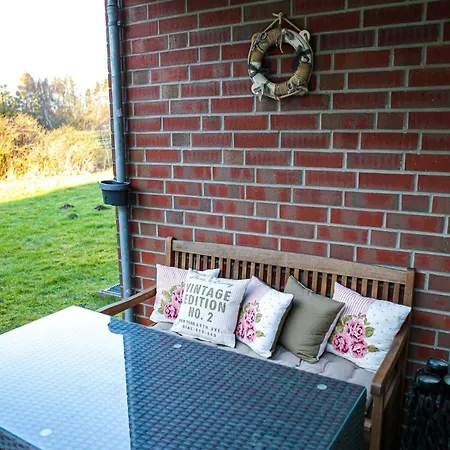 Liebevoll-eingerichtete-wohnung-mit-terrasse